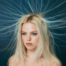 RENEE RAPP - Snow Angel