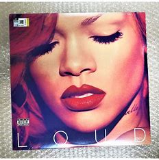 RIHANNA - Loud